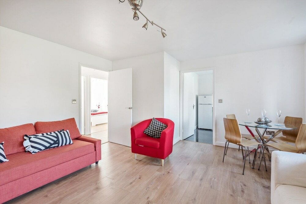 Фото 2 Bed Flat, Dedicated Workspace, Parking, 4ktv