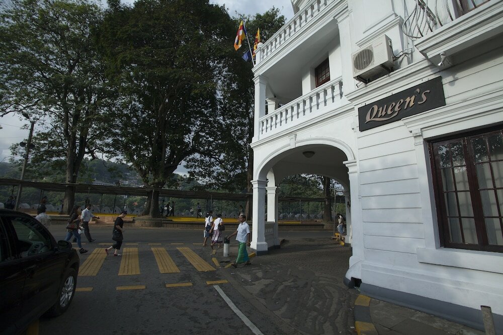 Фото Queen's Hotel