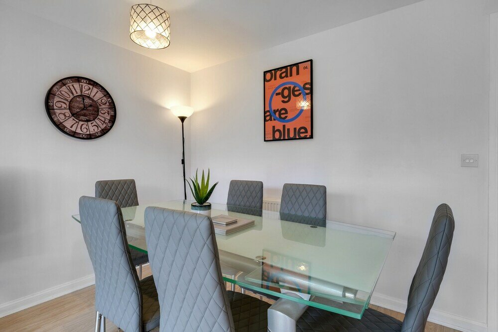 Фото Ferndale Serviced 4 Bedroom 2 Bath House