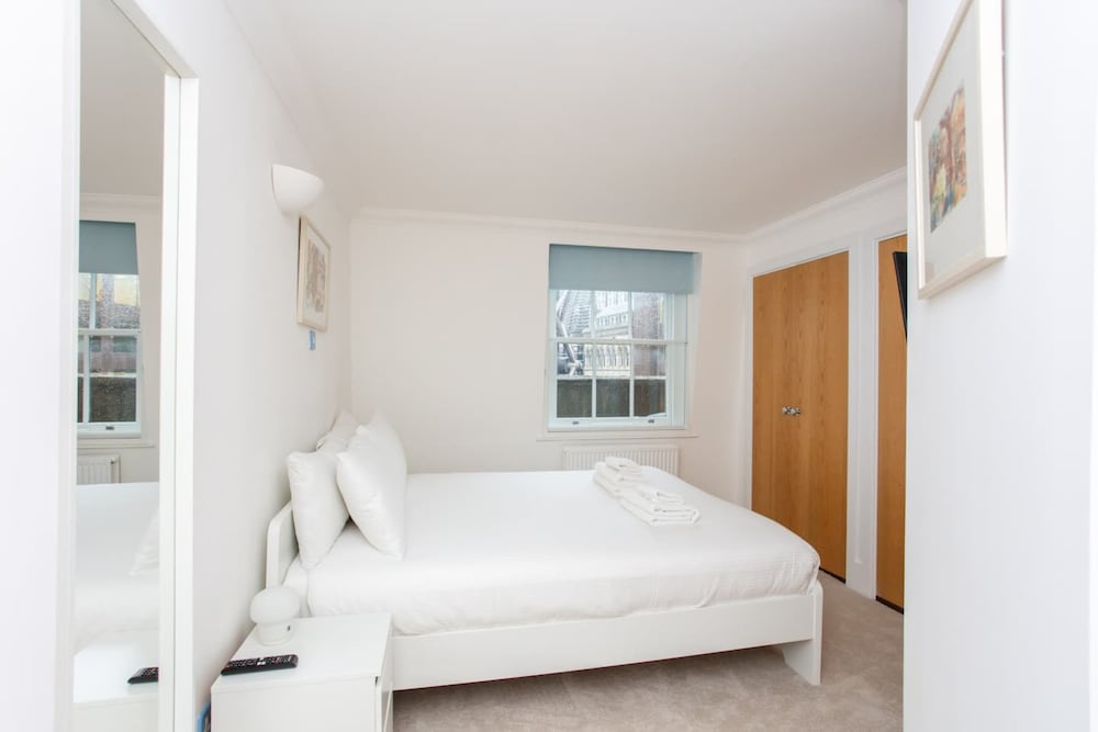 Фото Modern 2 Bedroom Apartment in the Heart of London