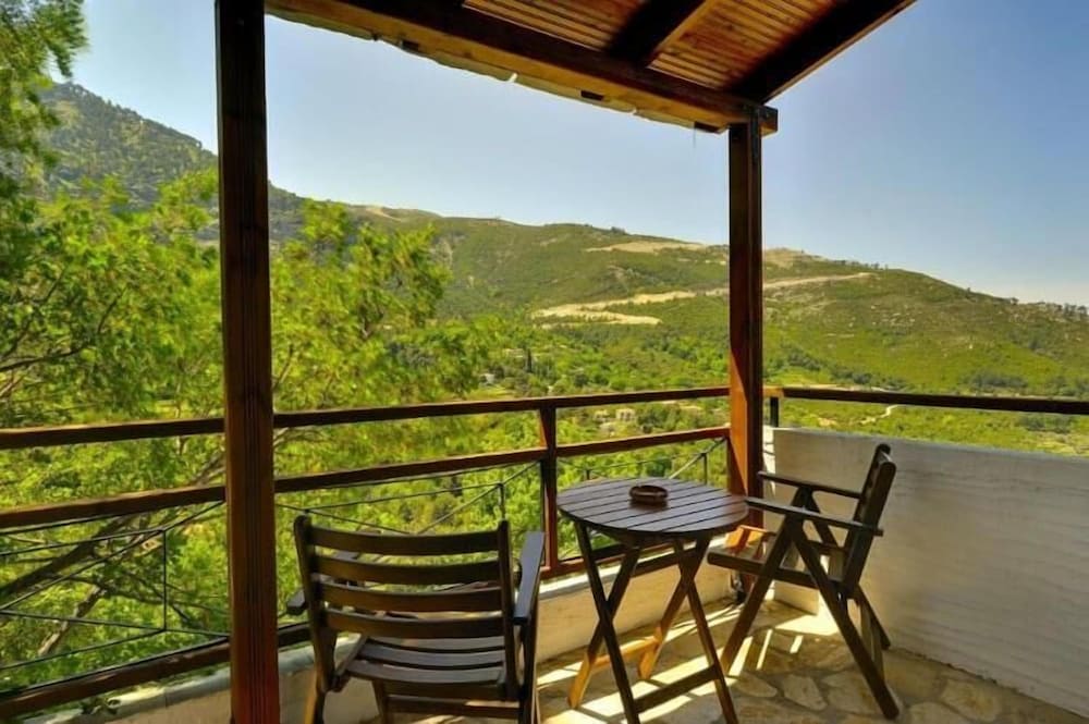 Фото Hotel pool bar Tsigoura