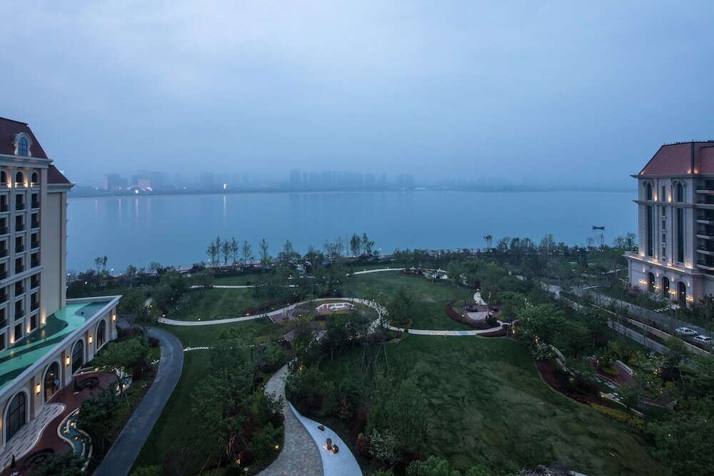 Фото Crowne Plaza Qingdao Oriental Movie Metropolis, an Ihg Hotel