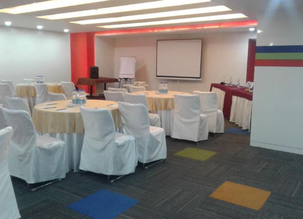 Фото Icon Select by Bhagini