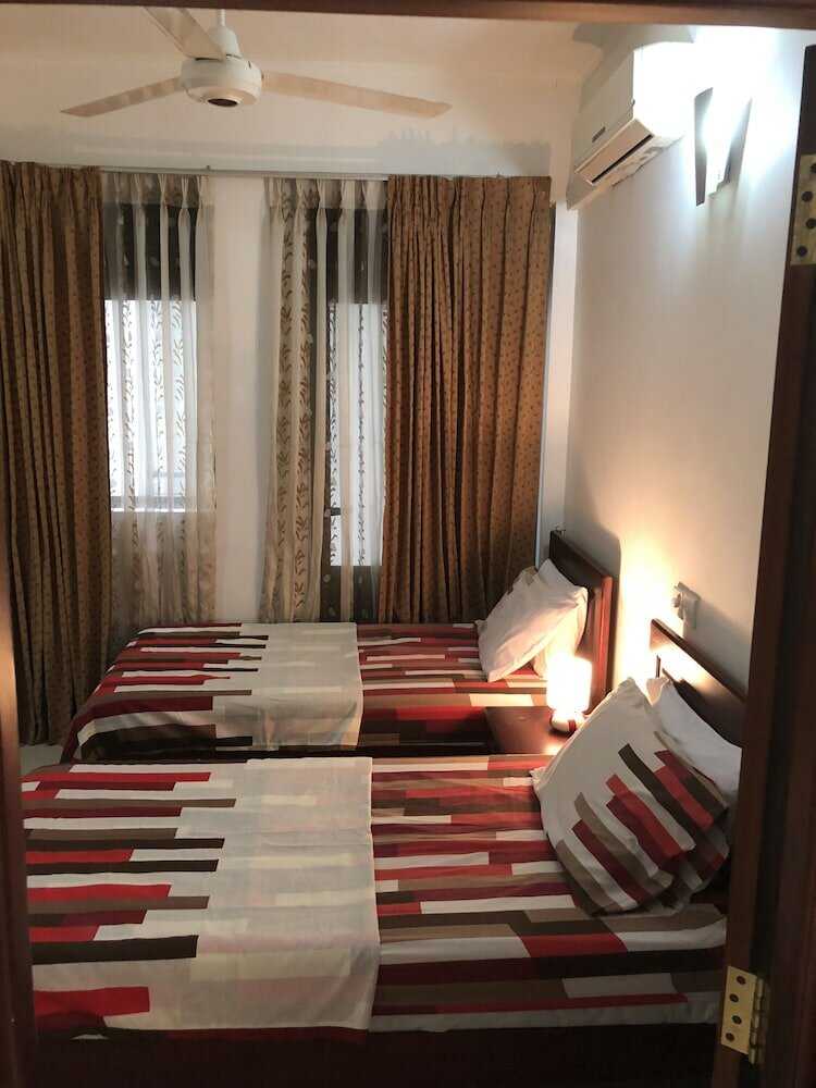 Фото Hedges Court Residencies Colombo City