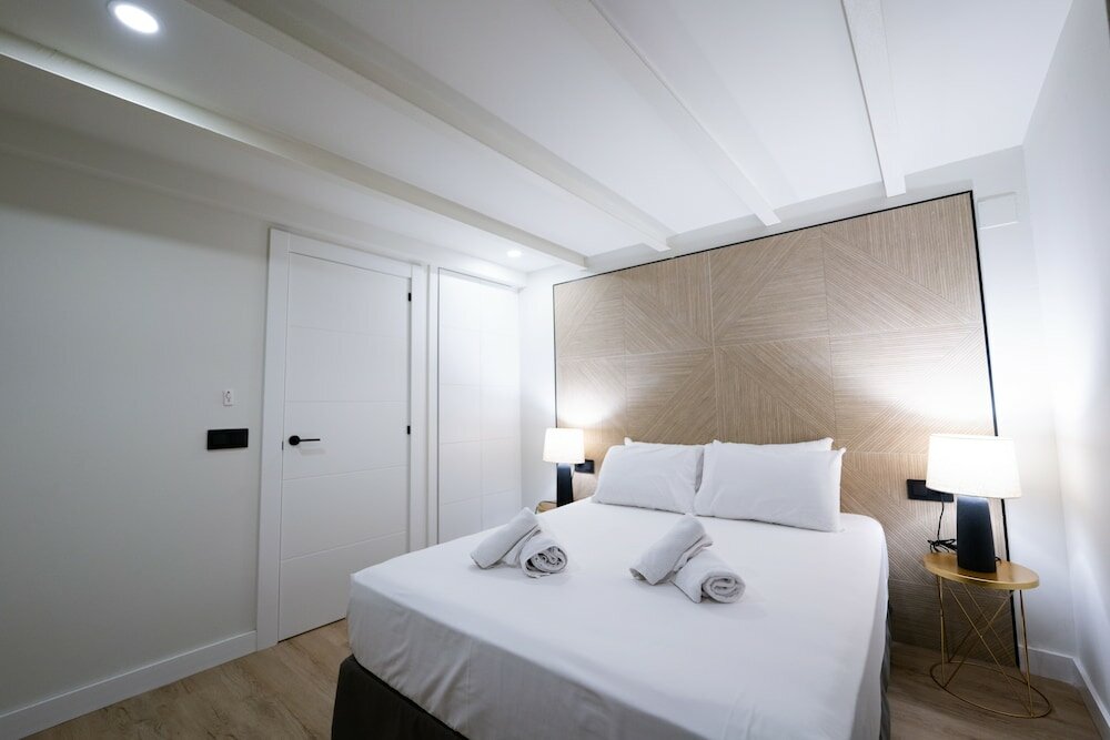 Фото Apartamentos Málaga Premium - Calle San Telmo