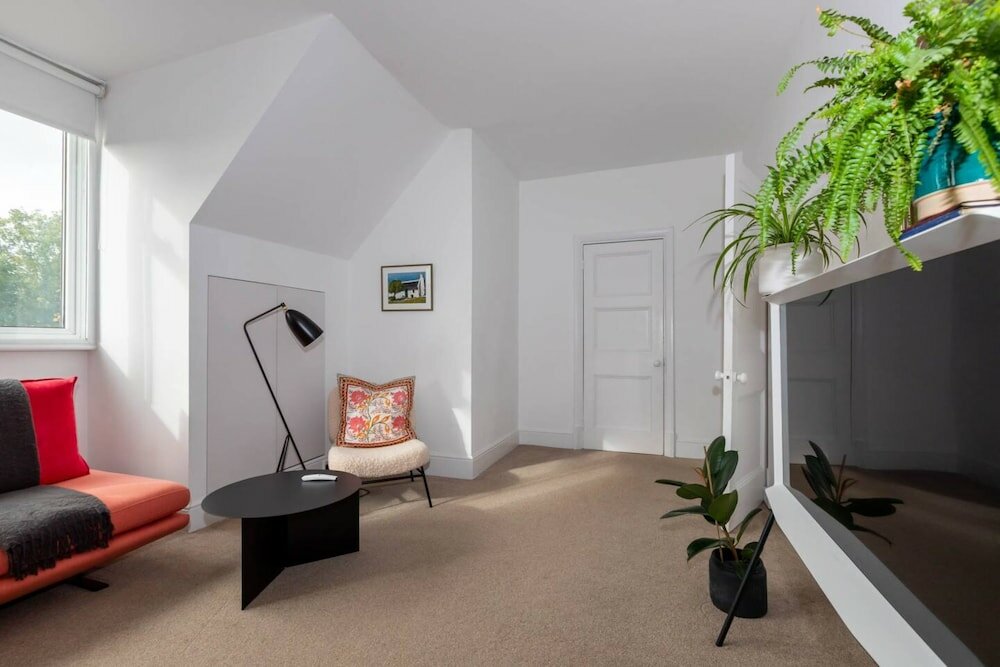 Фото Bright 1 Bedroom Flat Near the Tube