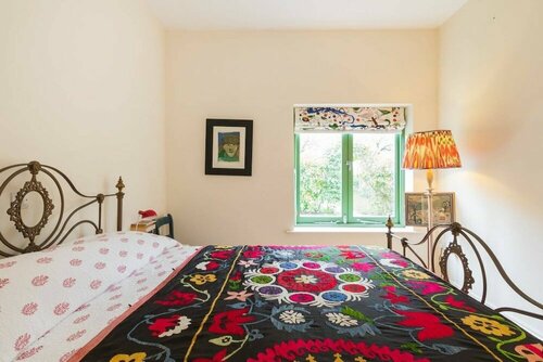 Гостиница Delightful Cottage for 2 set Within Pretty Garden в Лондоне
