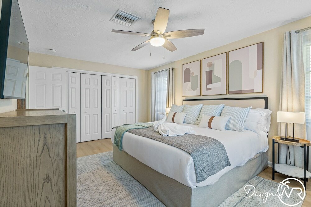 Фото 8 Br Heated Pool & Soccer Field