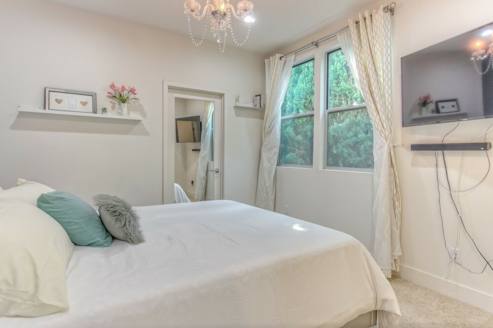 Фото Applewood - Silver Lake 2bd Hollywood