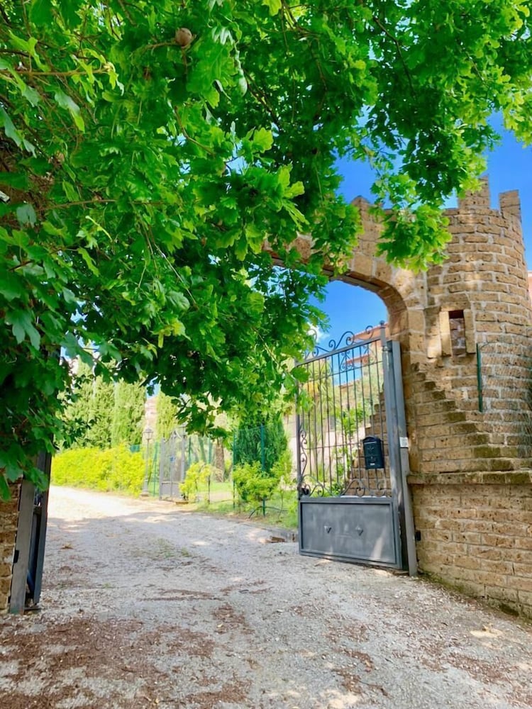 Фото La Torretta Guest House