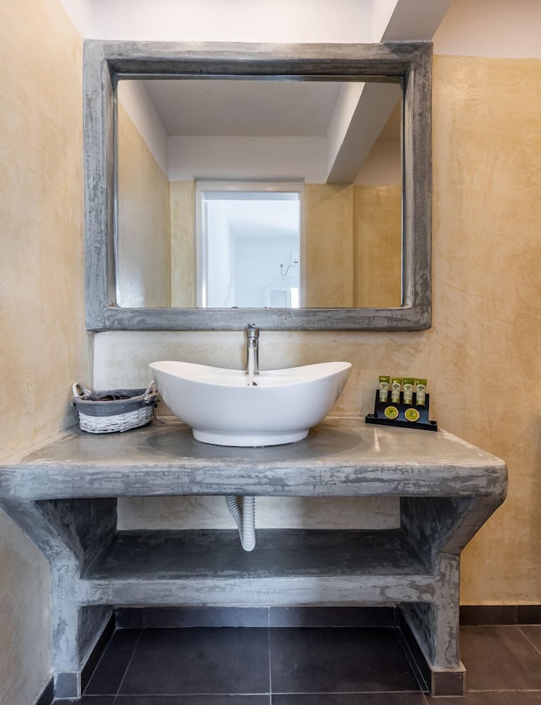 Фото Pente Elies Milos