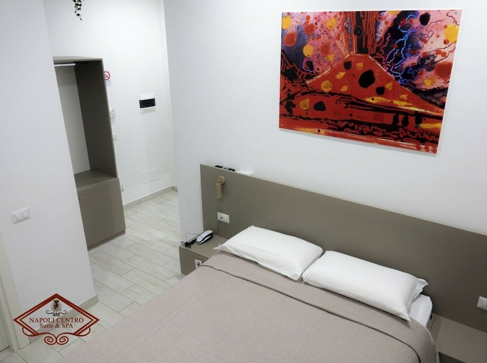 Фото Napoli Centro Suite & SPA