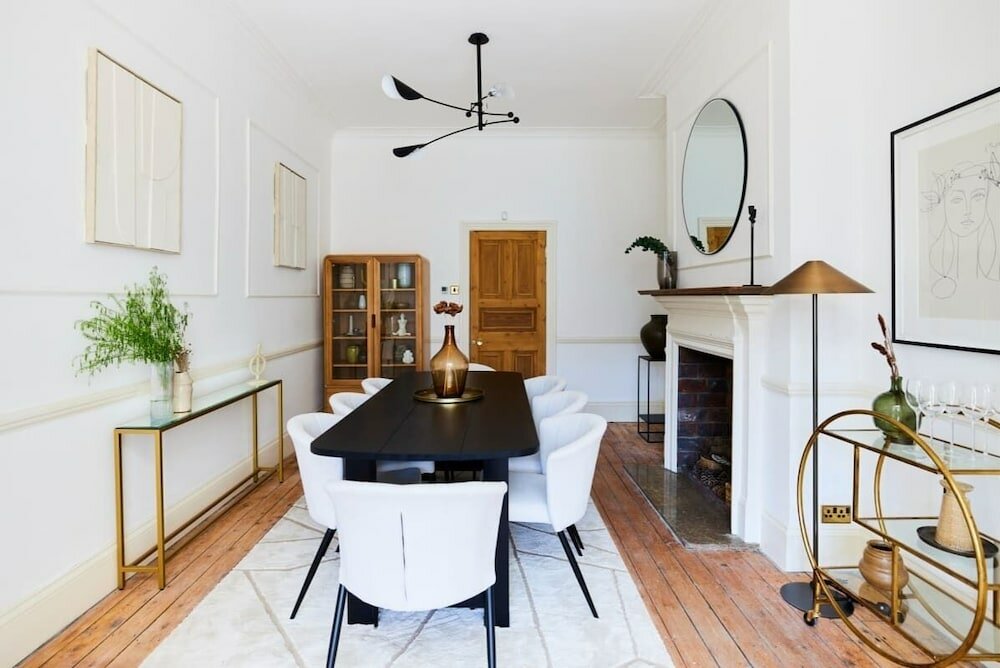 Фото The Barnet Escape - Exquisite 4bdr House With Garden + Patio