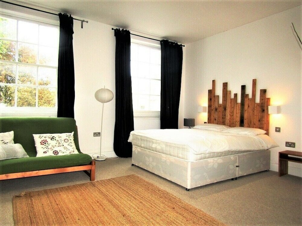 Фото Large Private Double En-suite - 5