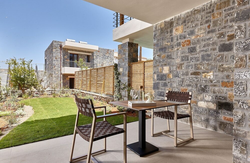 Фото Volta Suites and Villas