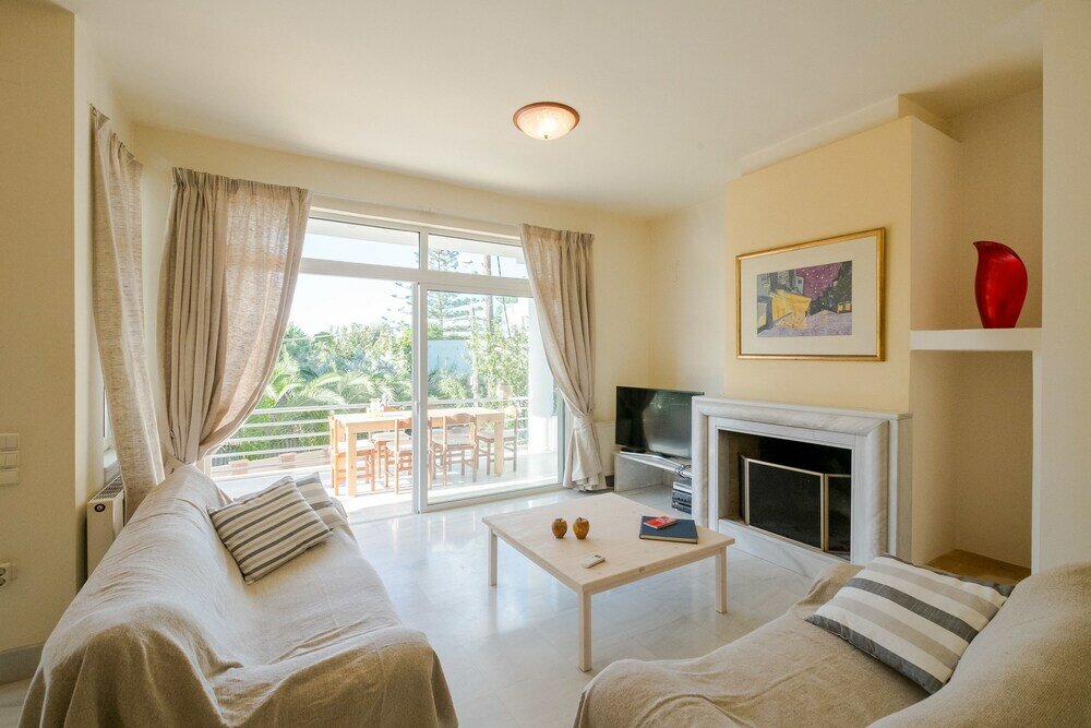 Фото Steps to the beach family Home in Agioi Apostoloi