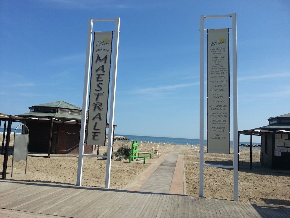 Фото Appartamento sulla spiaggia con balcone
