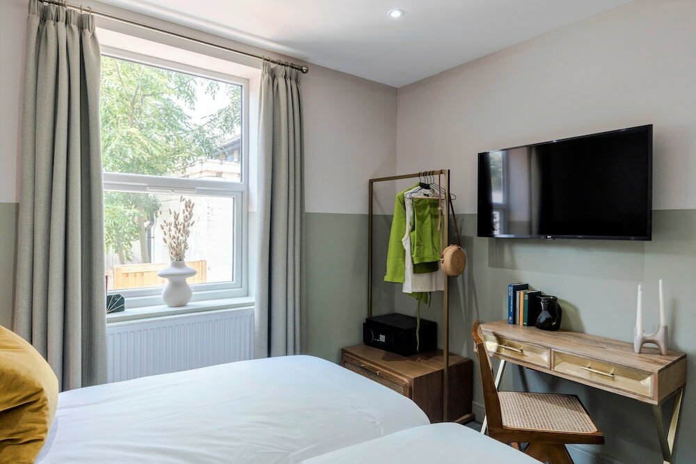 Фото Your Apartment Shepherd's Bush