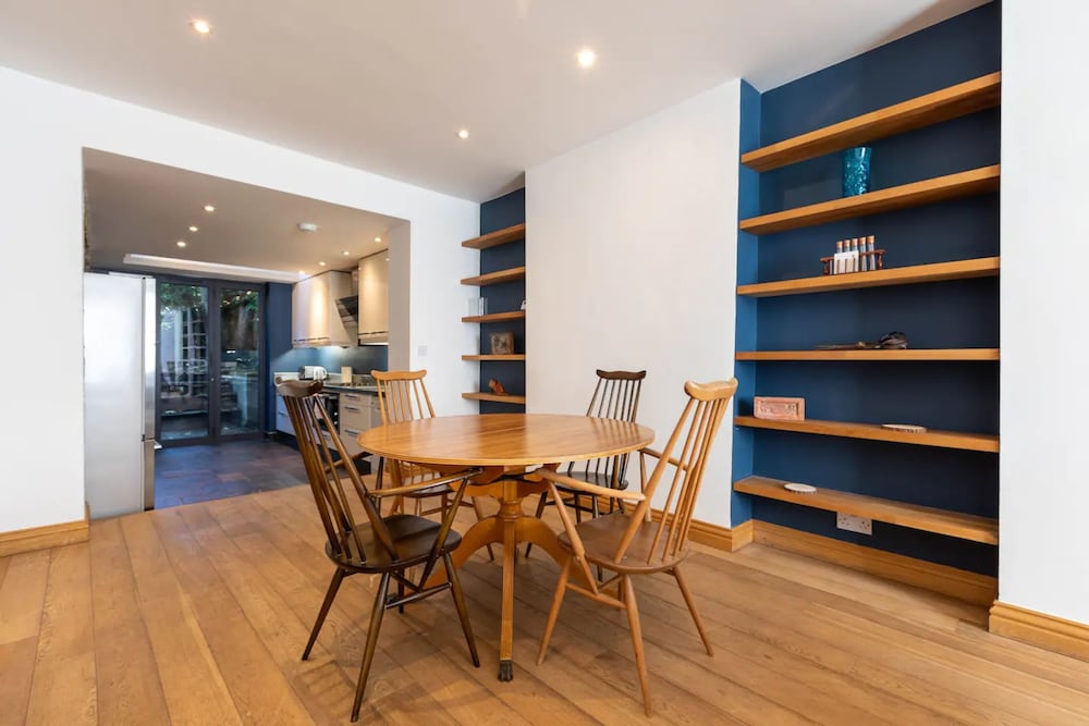 Фото Charming 2 Bedroom House in Angel