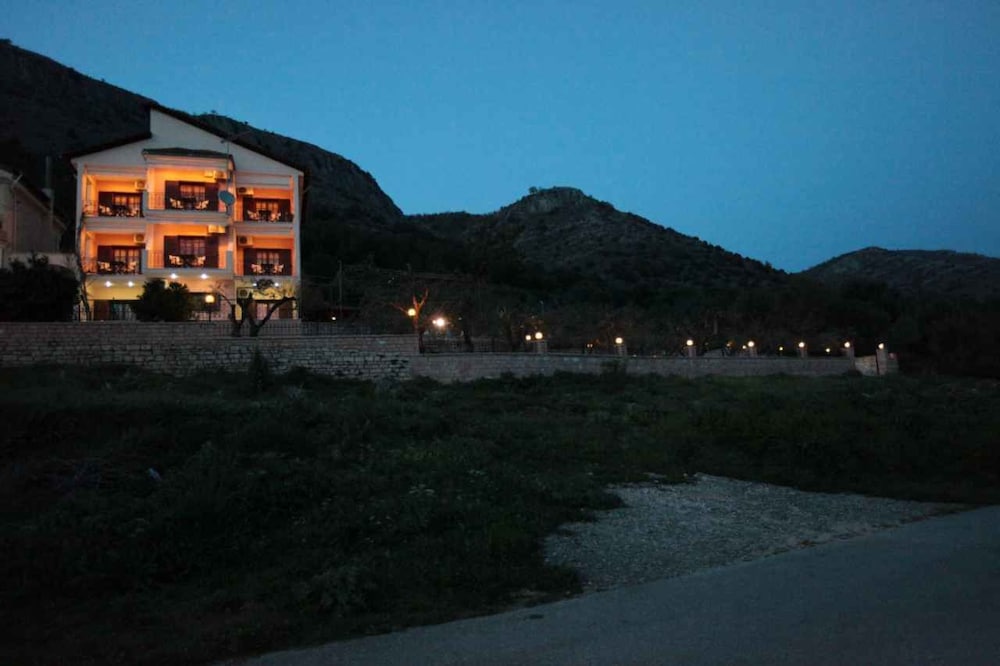 Фото Almini Apartments