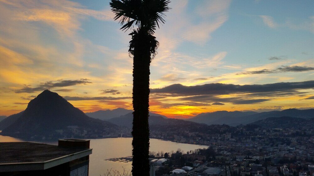 Фото Lake and City Panorama