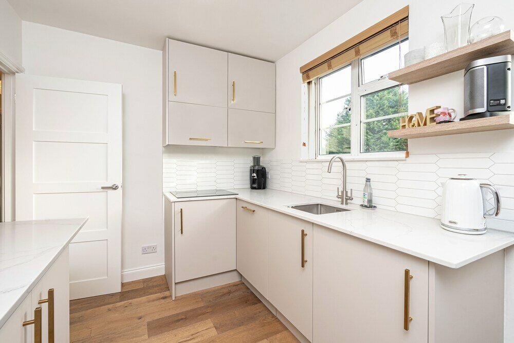 Фото Charming Chiswick Flat by Underthedoormat