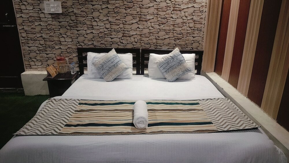 Фото Hotel Nirbana Heights