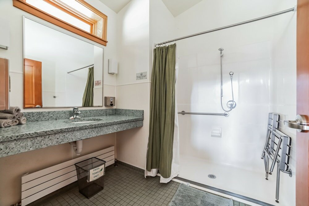 Фото Limantour Lodge