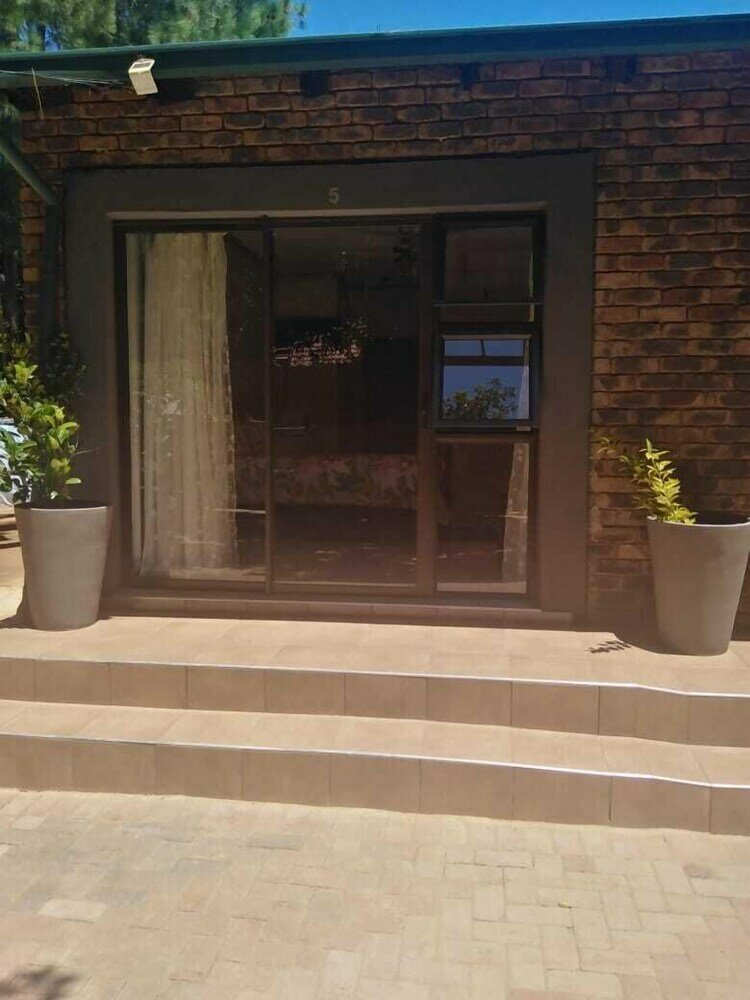 Фото Self Catering Studio Cottage