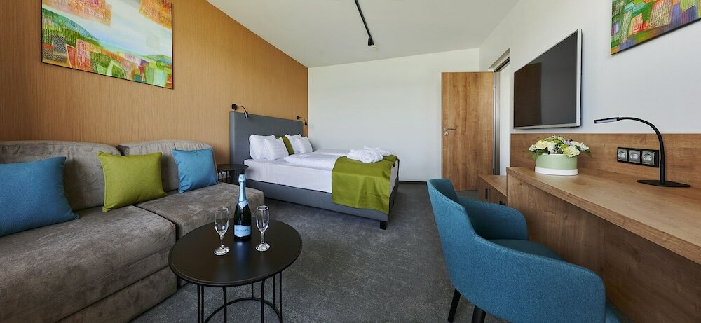 Фото Hotel OTP Balatonszemes