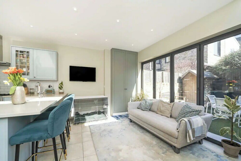 Фото Modern & Luminous 3bd Family Home - Fulham