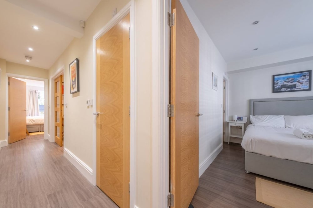 Фото Stylish 2 Bedroom Apartment in Chelsea With Garden