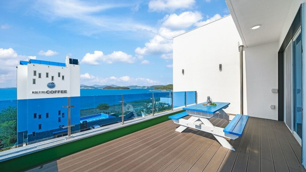 Фото Yeosu Riaeddo Poolvilla Pension