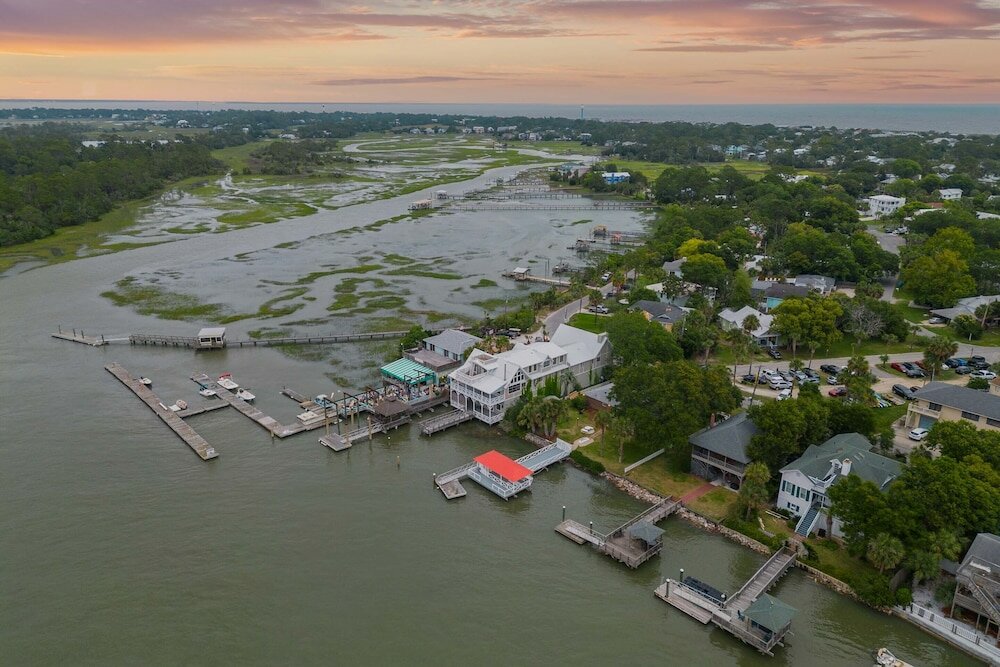 Фото 1401 Chatham Ave