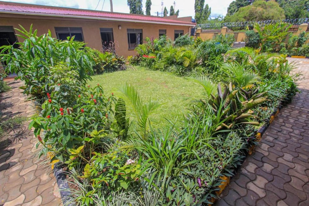 Фото Mbale Emperor's Motel