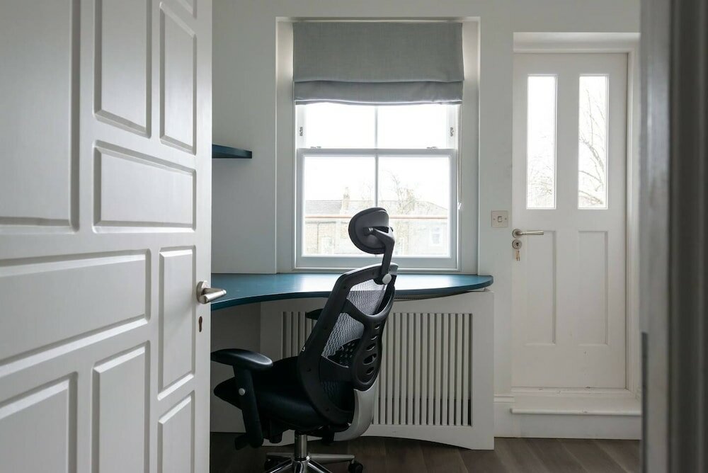 Фото Fantastic 4 Bed House in Iconic Camden