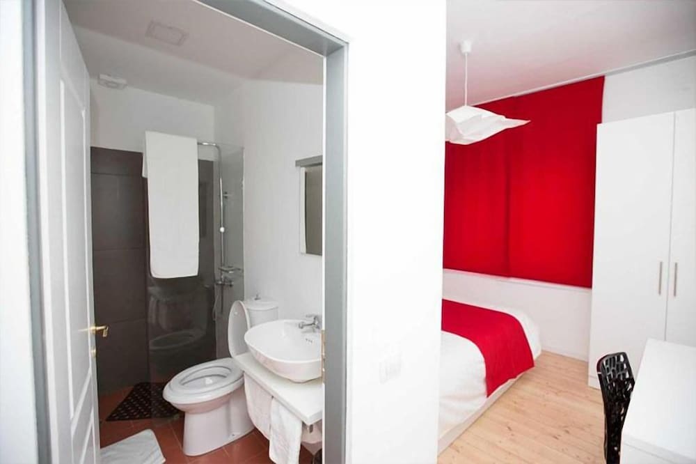 Фото Отель Liqeni Tirana