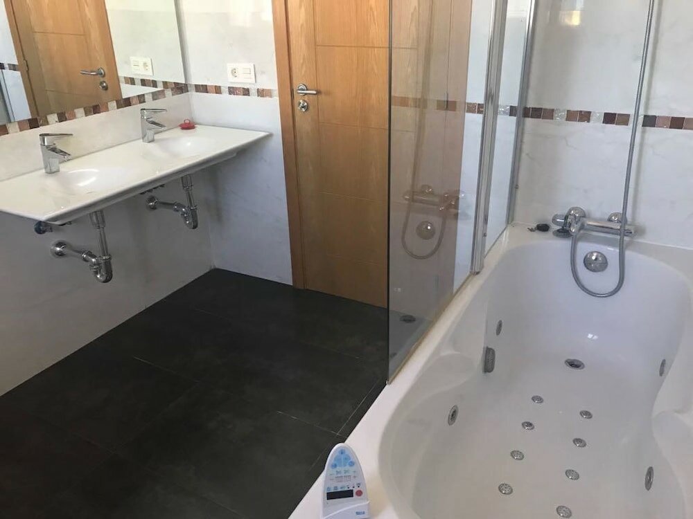 Фото Rooms in Seafront Villa