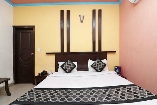 Гостиница Hotel Aura Deluxe в Дели