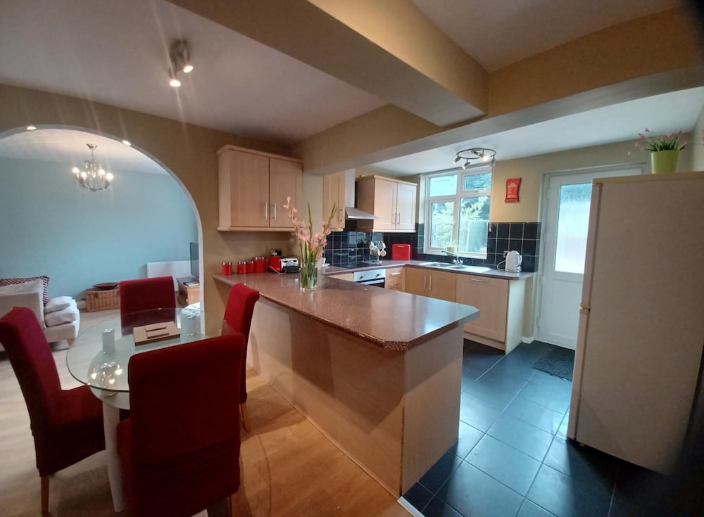 Фото Crawley Green House - Huku Kwetu