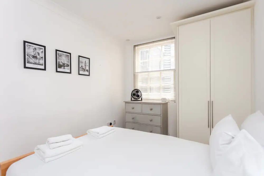 Фото Homely 2 Bedroom Flat Near Embankment Station