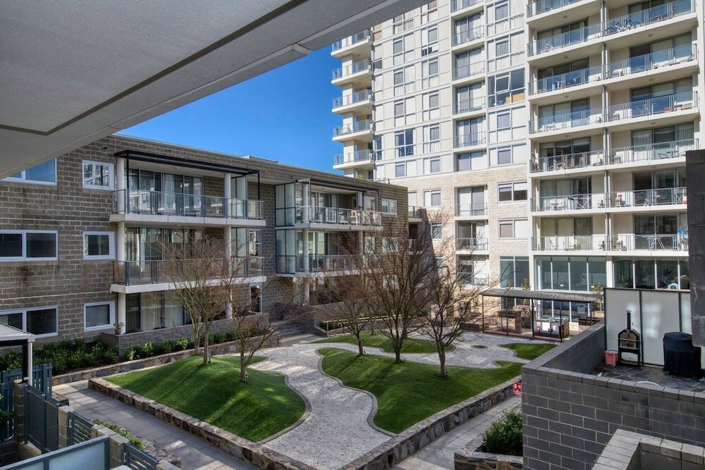 Фото Spacious 1-Bedroom Apartment With Parking