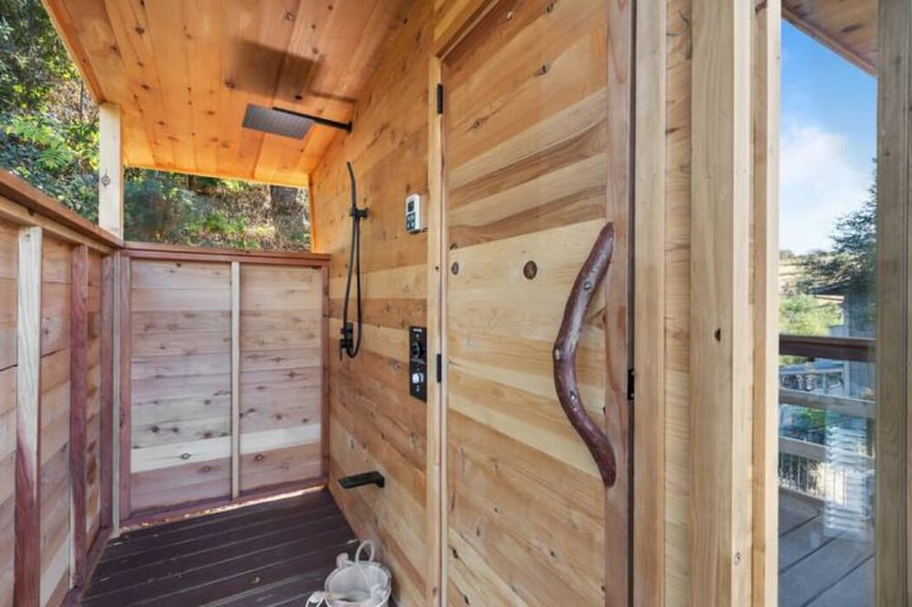 Фото Immersive Suite with Pool & Hot Tub