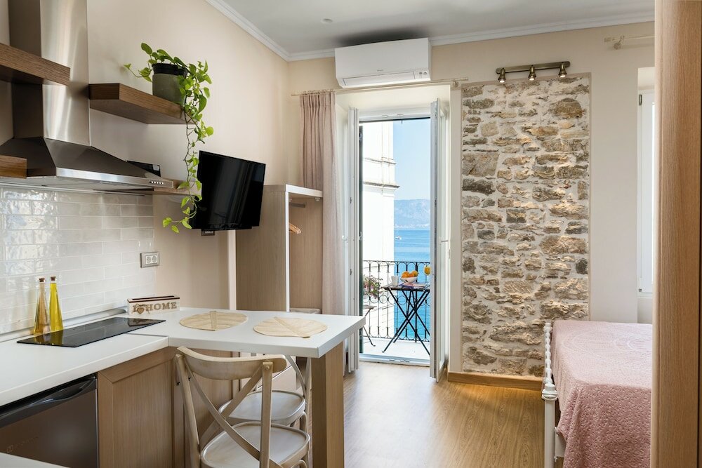 Фото Mouragia Luxury Seaview Suite by Konnect