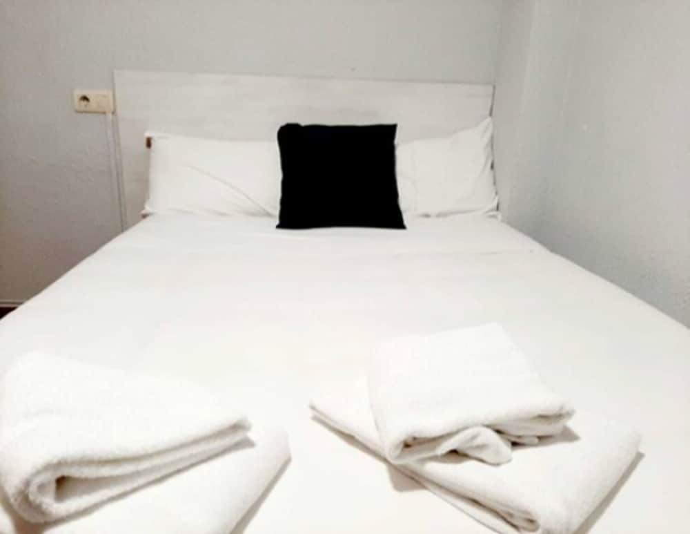 Фото Hostal Carmen by gaiarooms