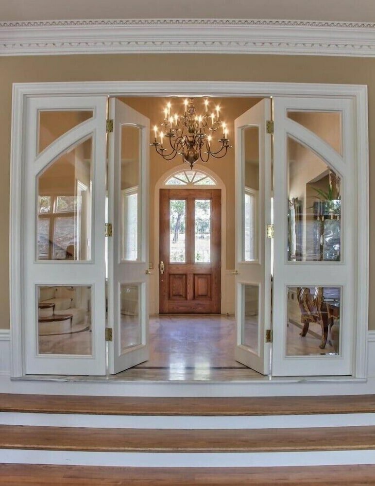 Фото Lx33: Luxury Vacation Villa On Pebble Beach With Pool