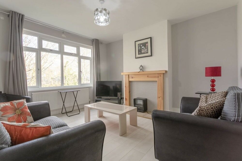 Фото Modern 2 Bedroom Apartment in Morden