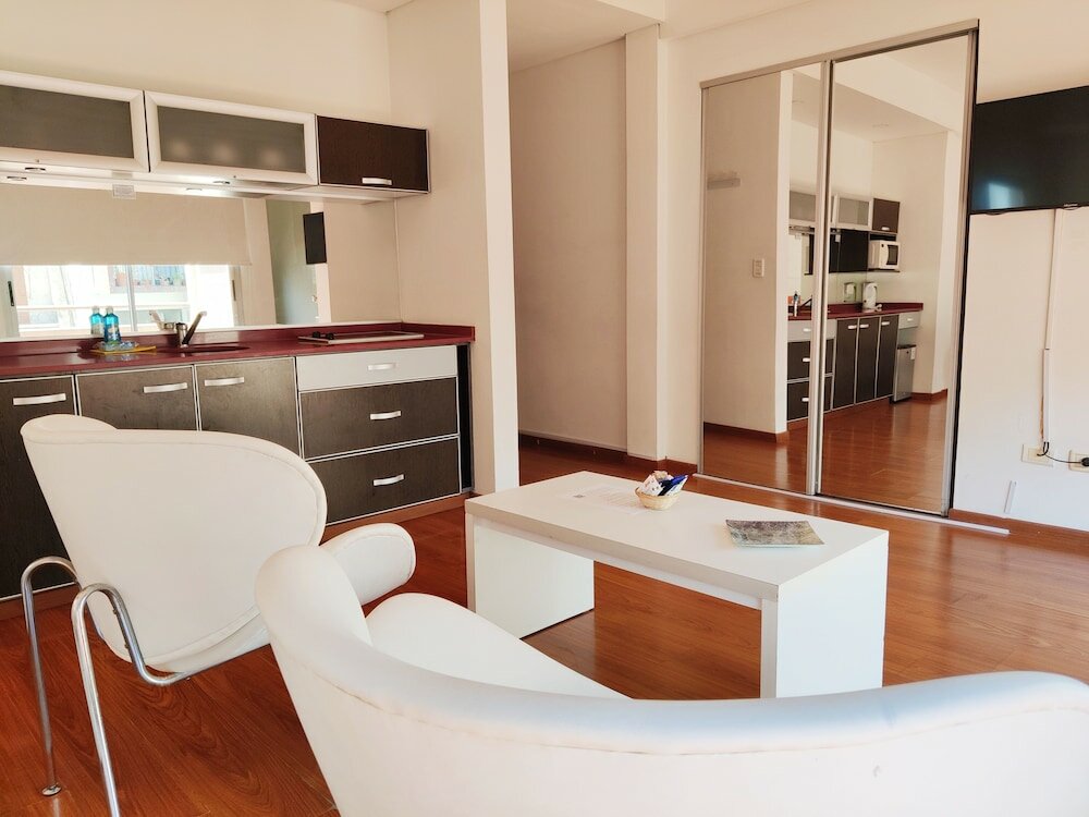 Фото Bens Downtown Apartments