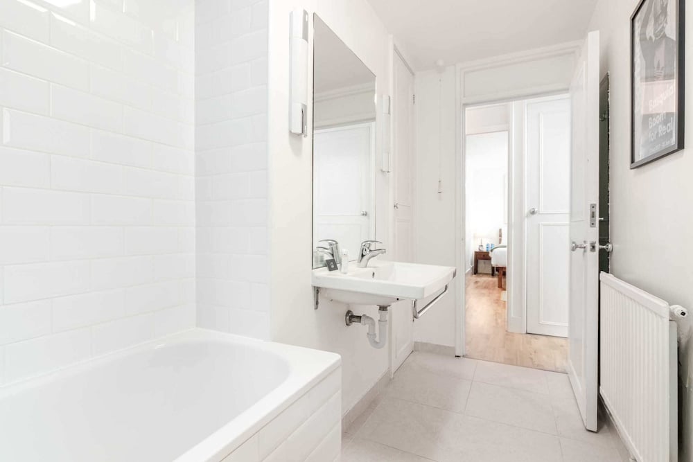 Фото Bright Bayswater Apartment