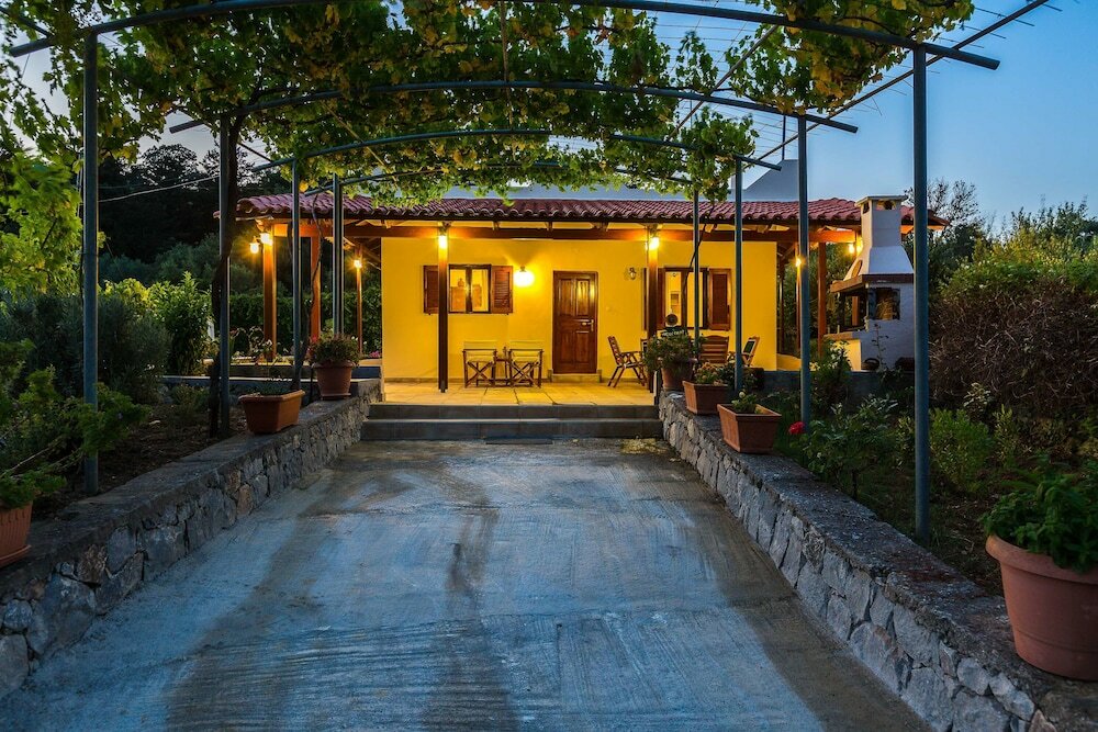 Фото Gorgeous Villa With Pool & Gardens